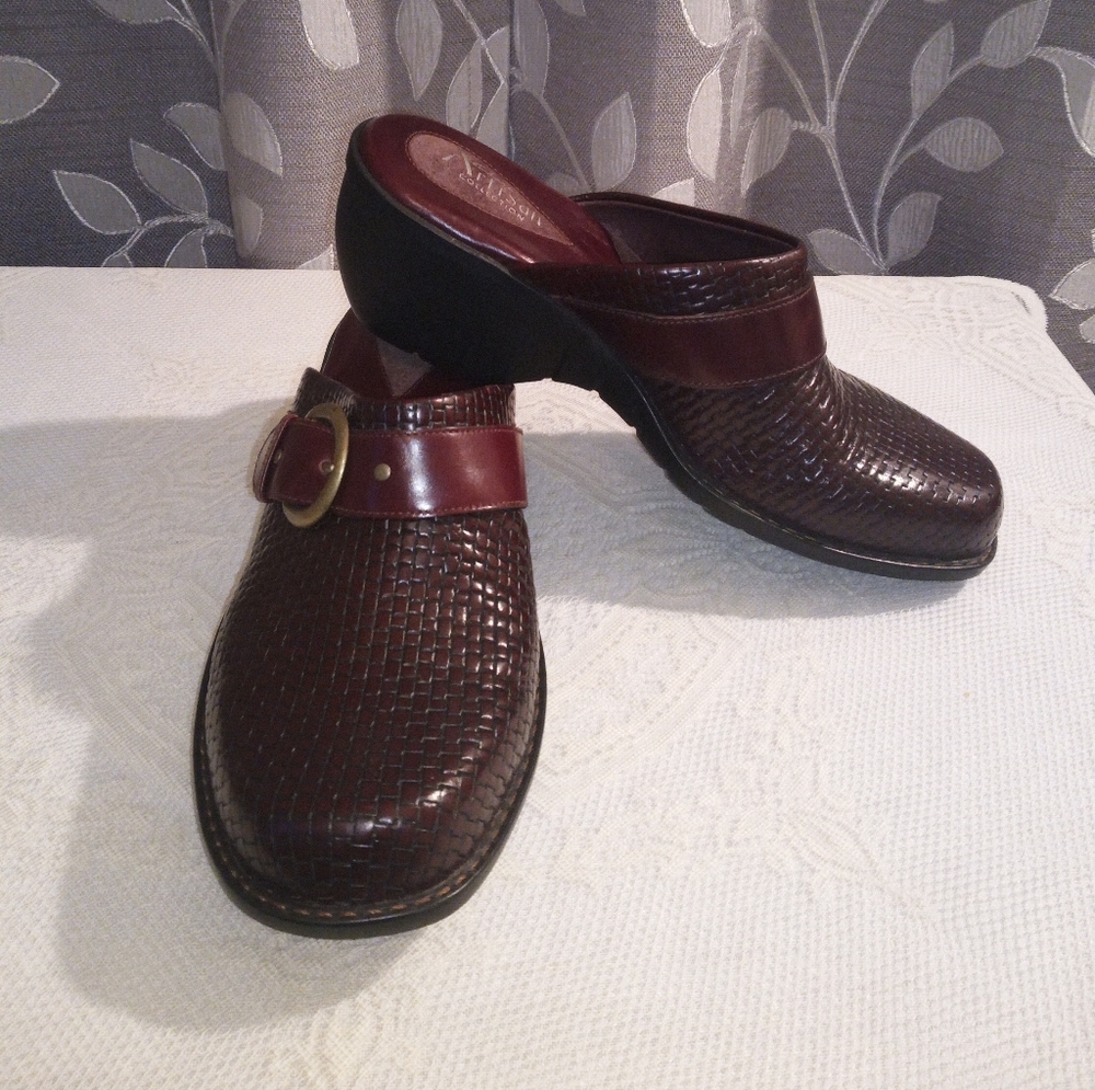 Clark's Artisan Slides
